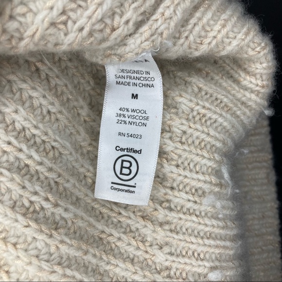 Athleta | Cascades Crew Sweater sz M | GUC - Picture 4 of 5